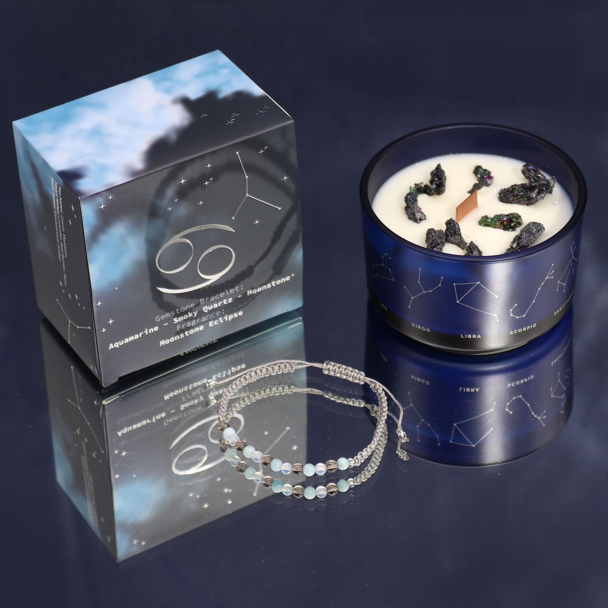 Vela del signo Cancer con caja y pulsera fondo azul