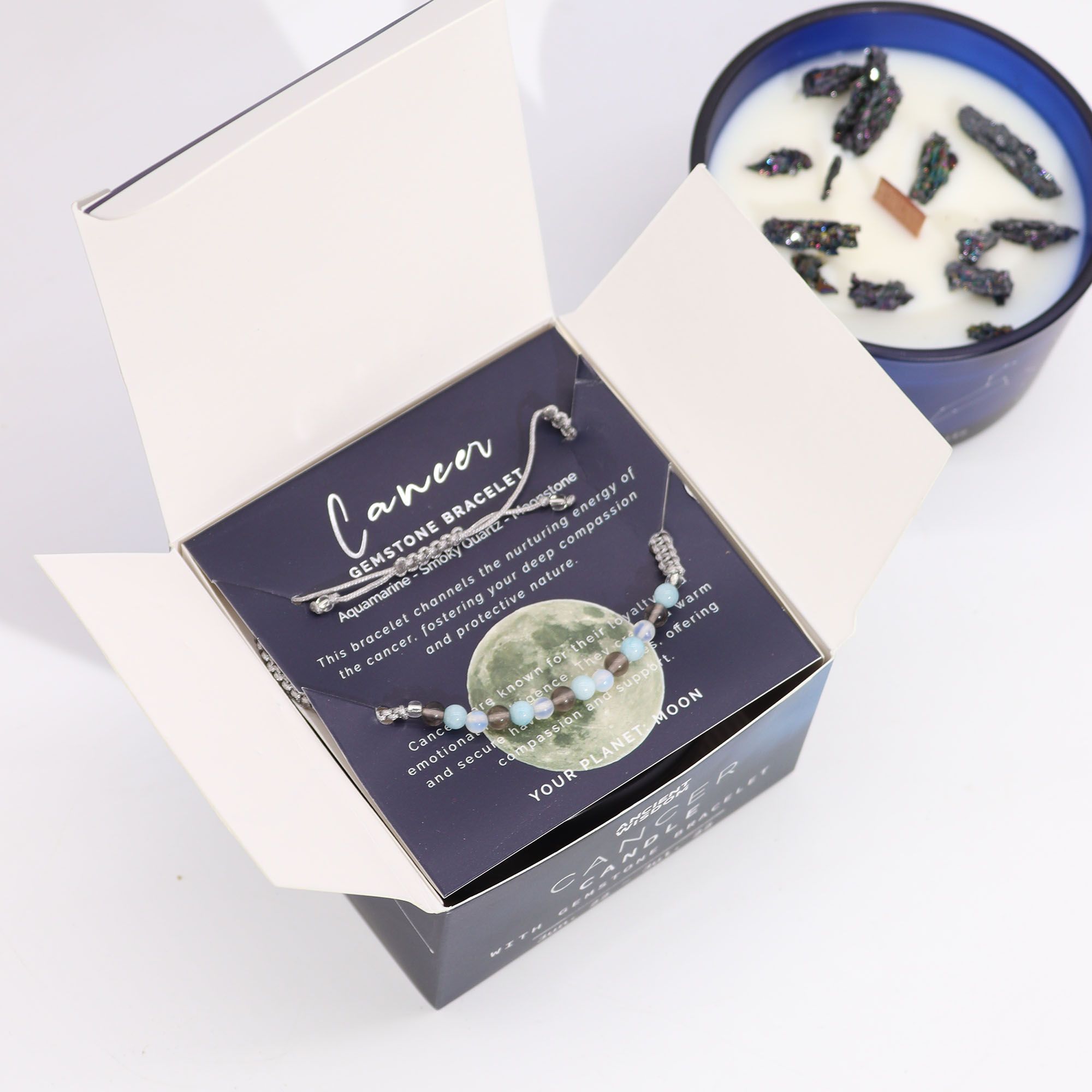 Vela del signo Cancer con caja abierta y pulsera